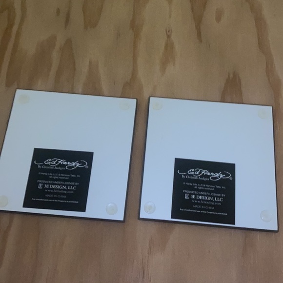 Two Ed Hardy black glass coasters - Picture 2 of 2